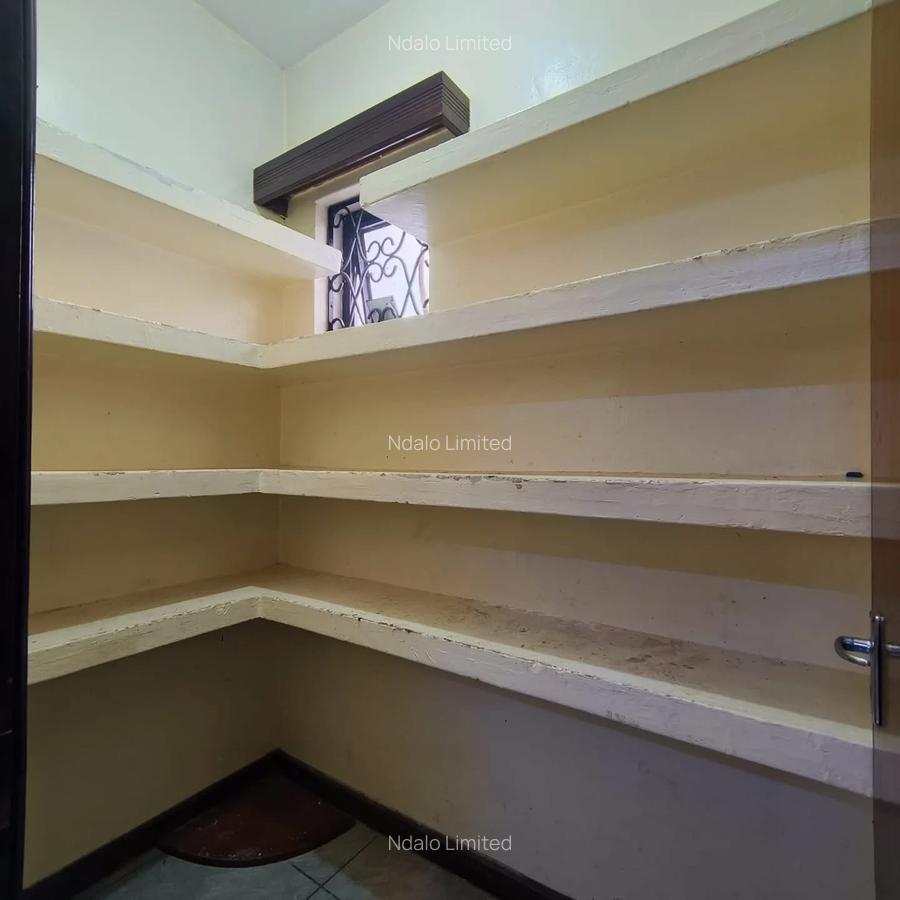 5 Bed Townhouse with En Suite at Kilimani - 5