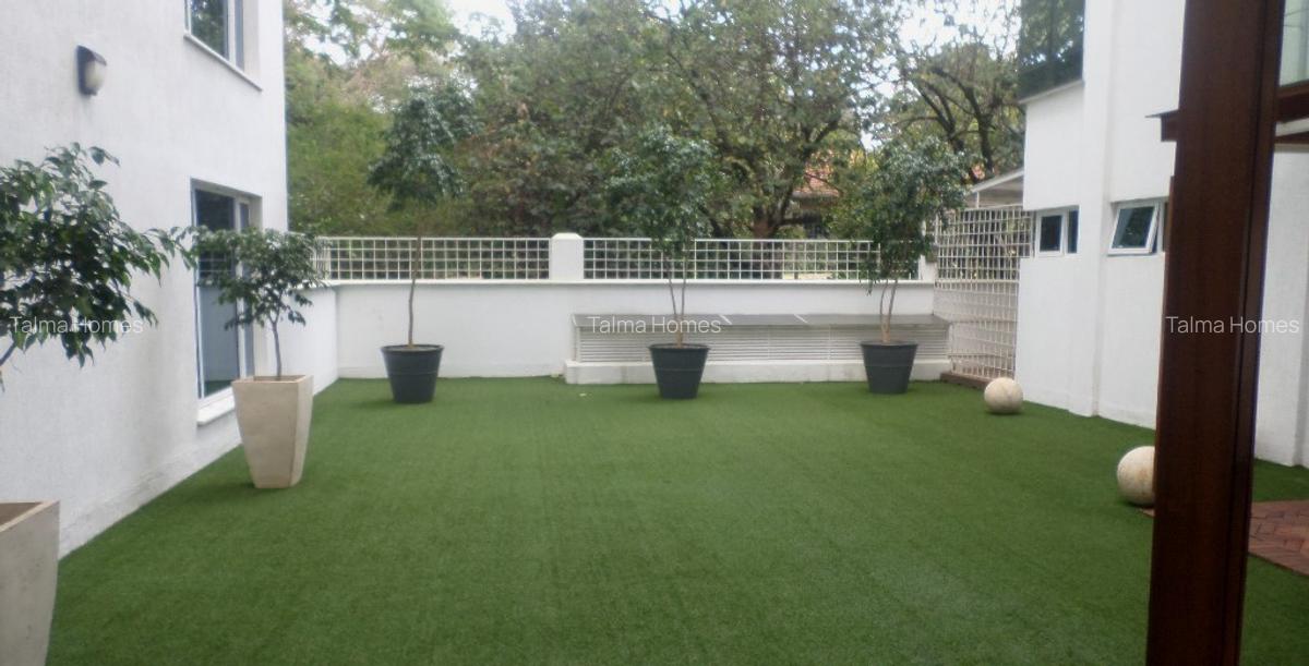 2 Bed Apartment with En Suite in Westlands Area - 12