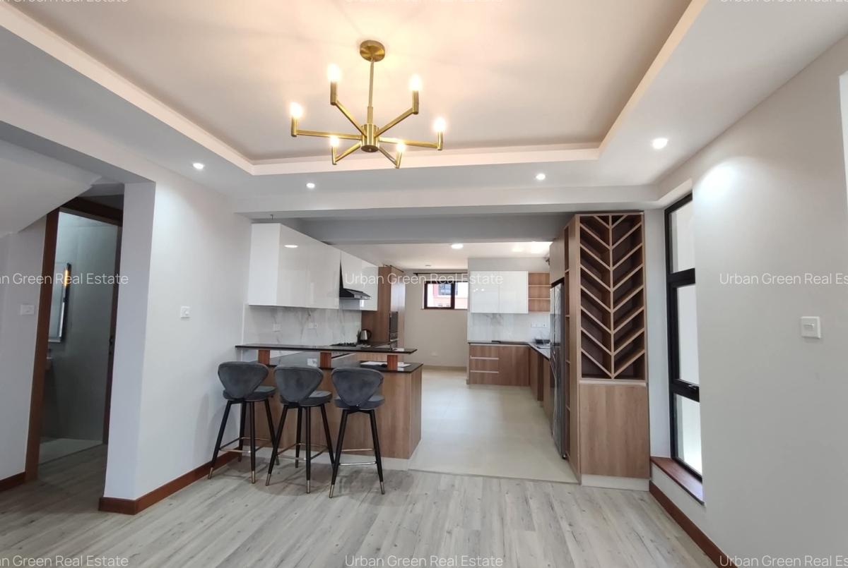4 Bed Villa with En Suite at Membley - 5