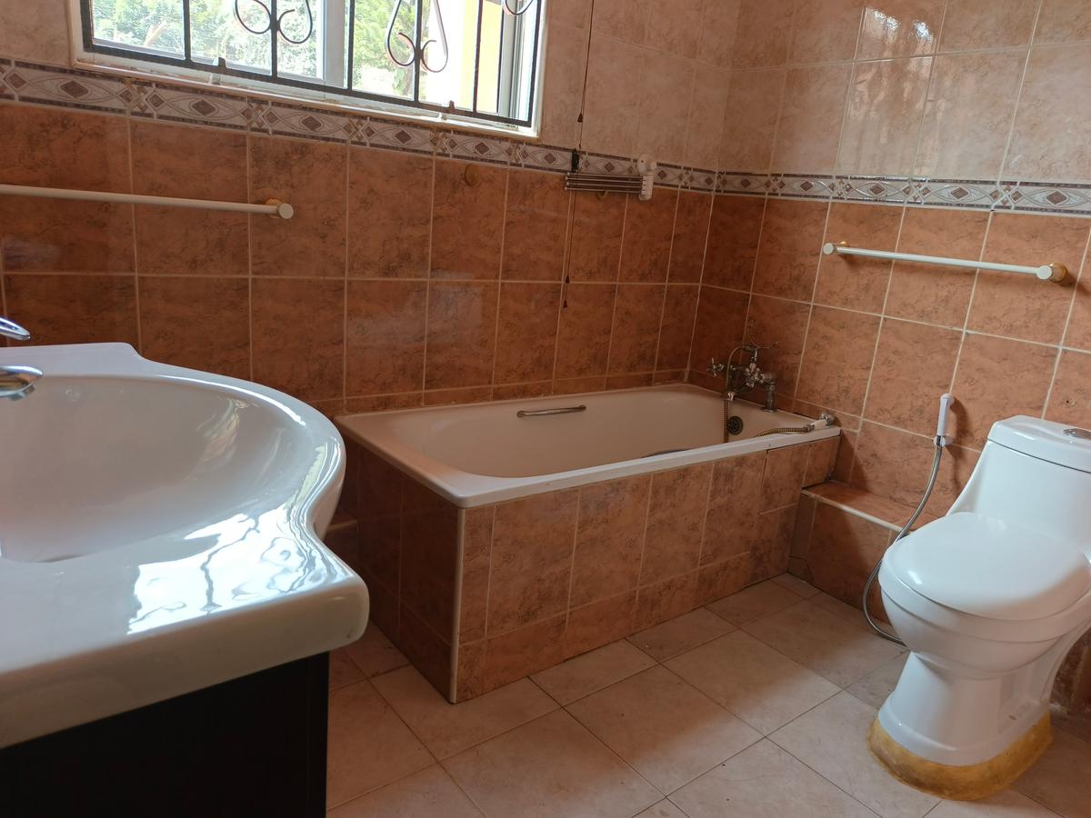 4 Bed House with En Suite in Nyari - 16