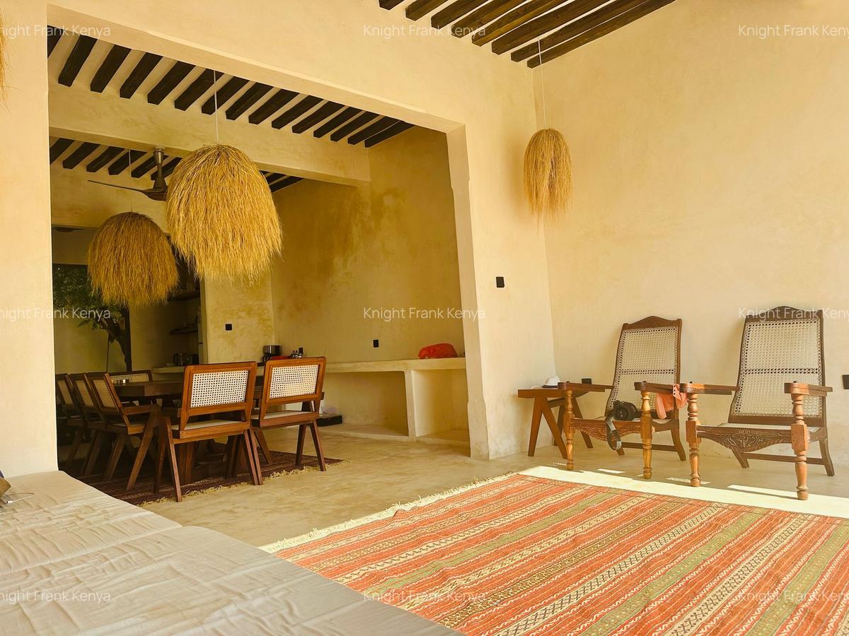 6 Bed House with Swimming Pool in Lamu - 10