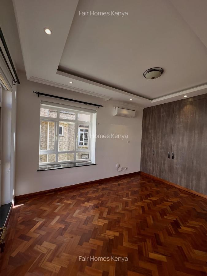 5 Bed Townhouse with En Suite at Lavington Green - 8