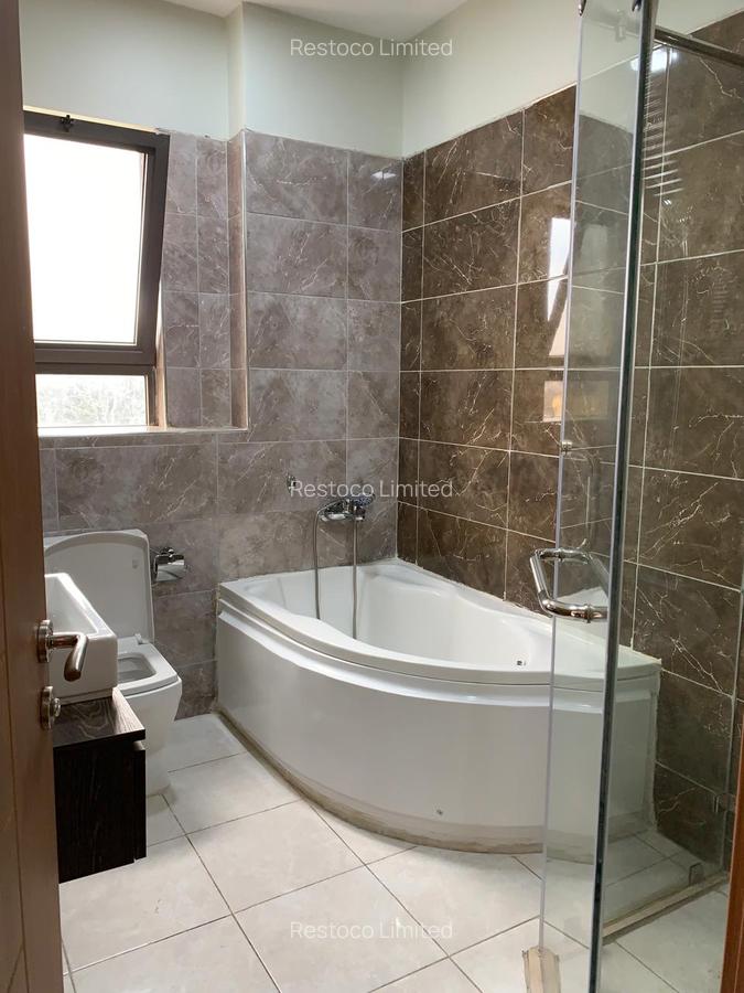 3 Bed Apartment with En Suite at Rose Avenue - 15