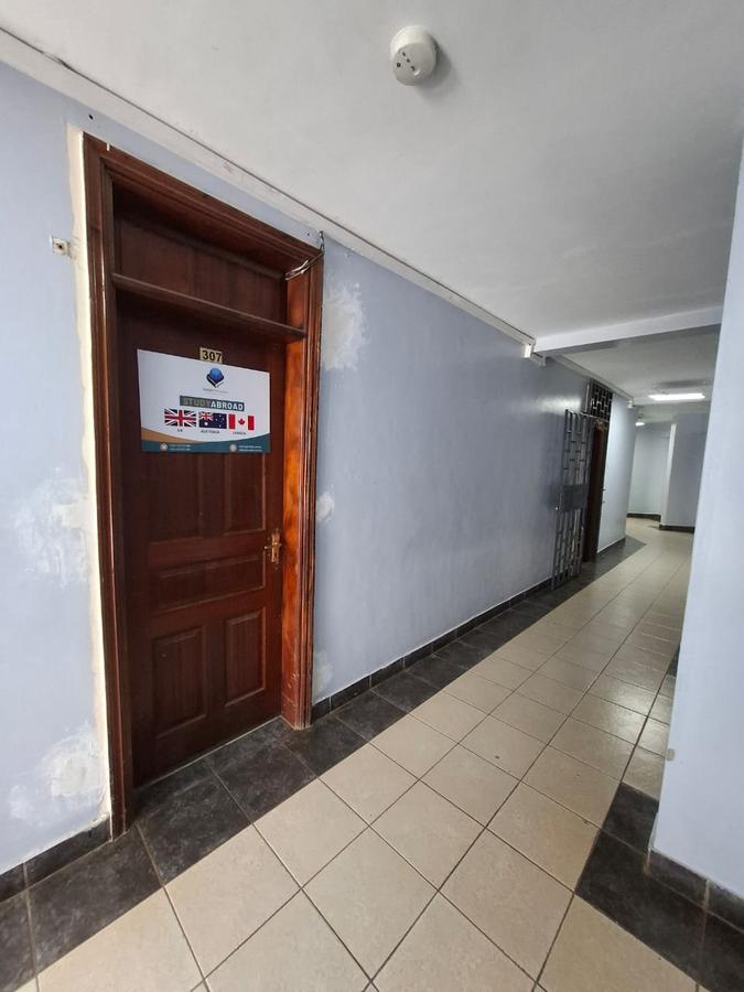 680 ft² Office with Service Charge Included in Westlands Area - 5