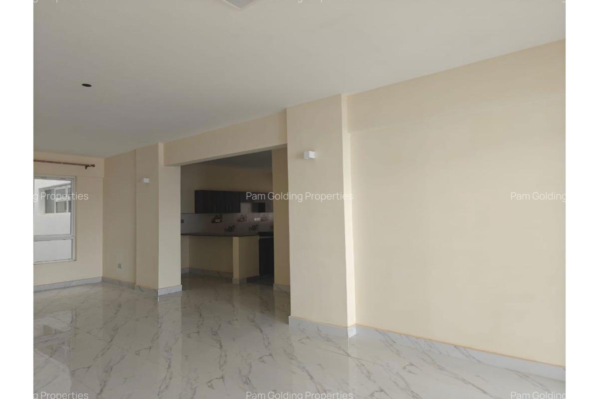 4 Bed Apartment with En Suite in Parklands - 3