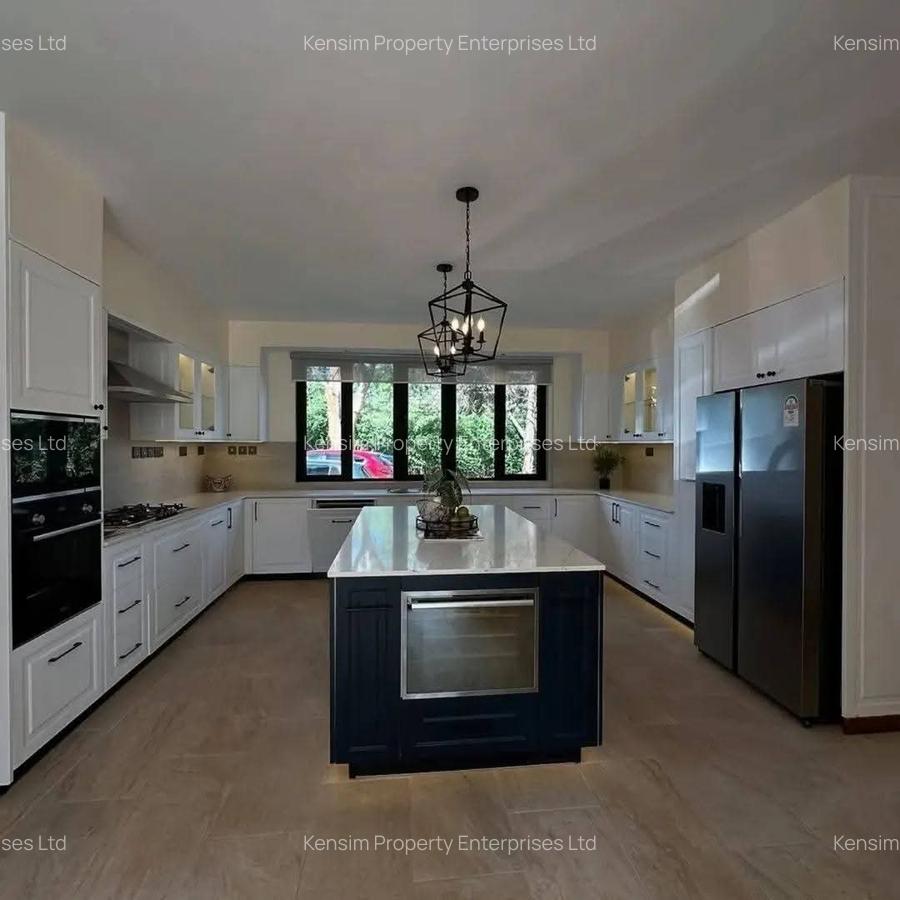 5 Bed House with En Suite in Runda - 16