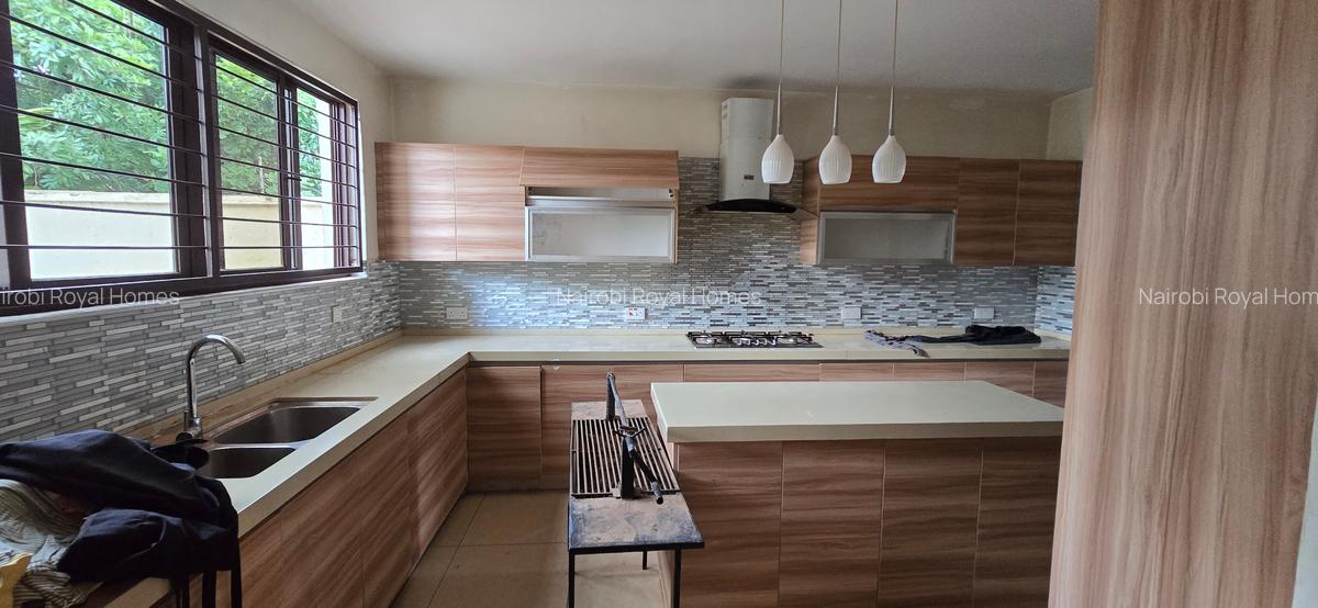 5 Bed Townhouse with En Suite at Lavington Green - 10