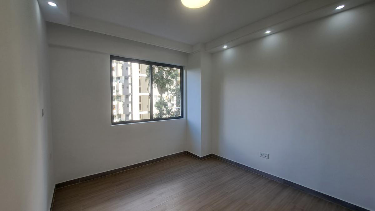 2 Bed Apartment with En Suite at Riverside Dr - 15