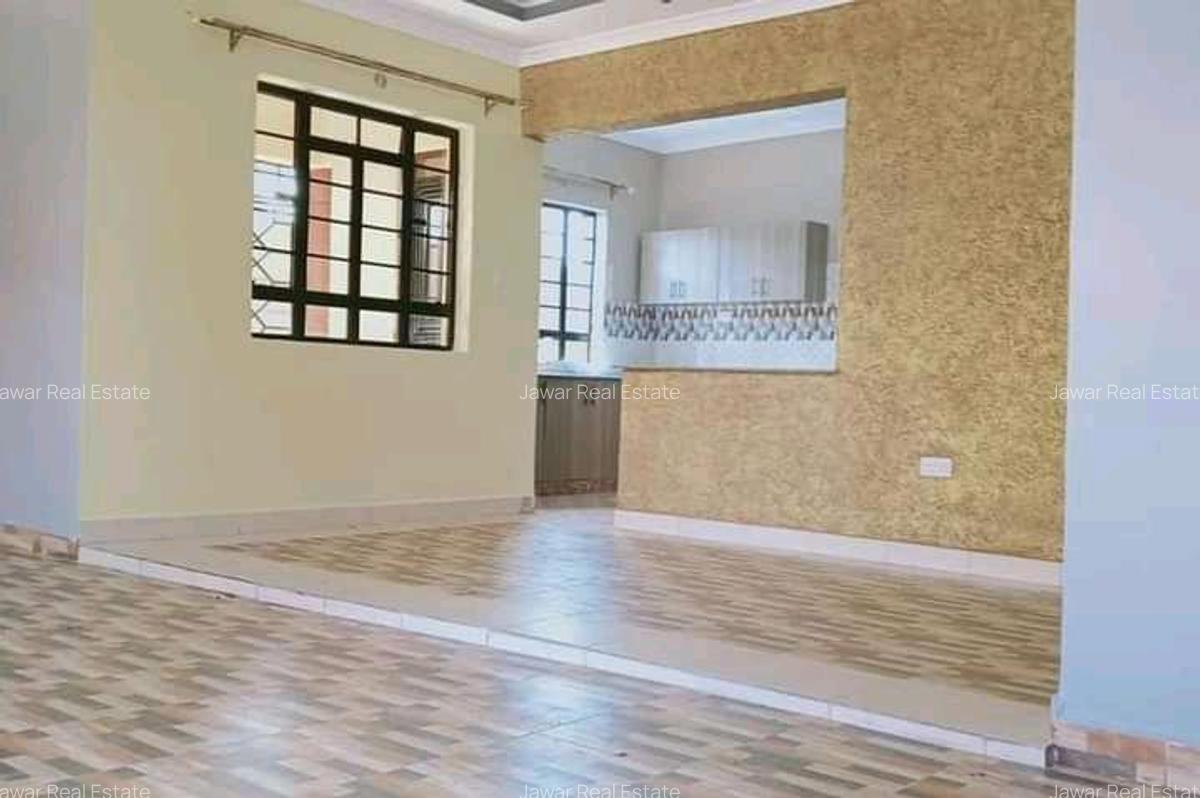 3 Bed House with En Suite in Kenyatta Road - 4