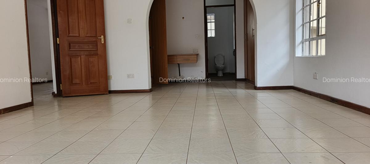 4 Bed Townhouse with En Suite in Spring Valley - 9