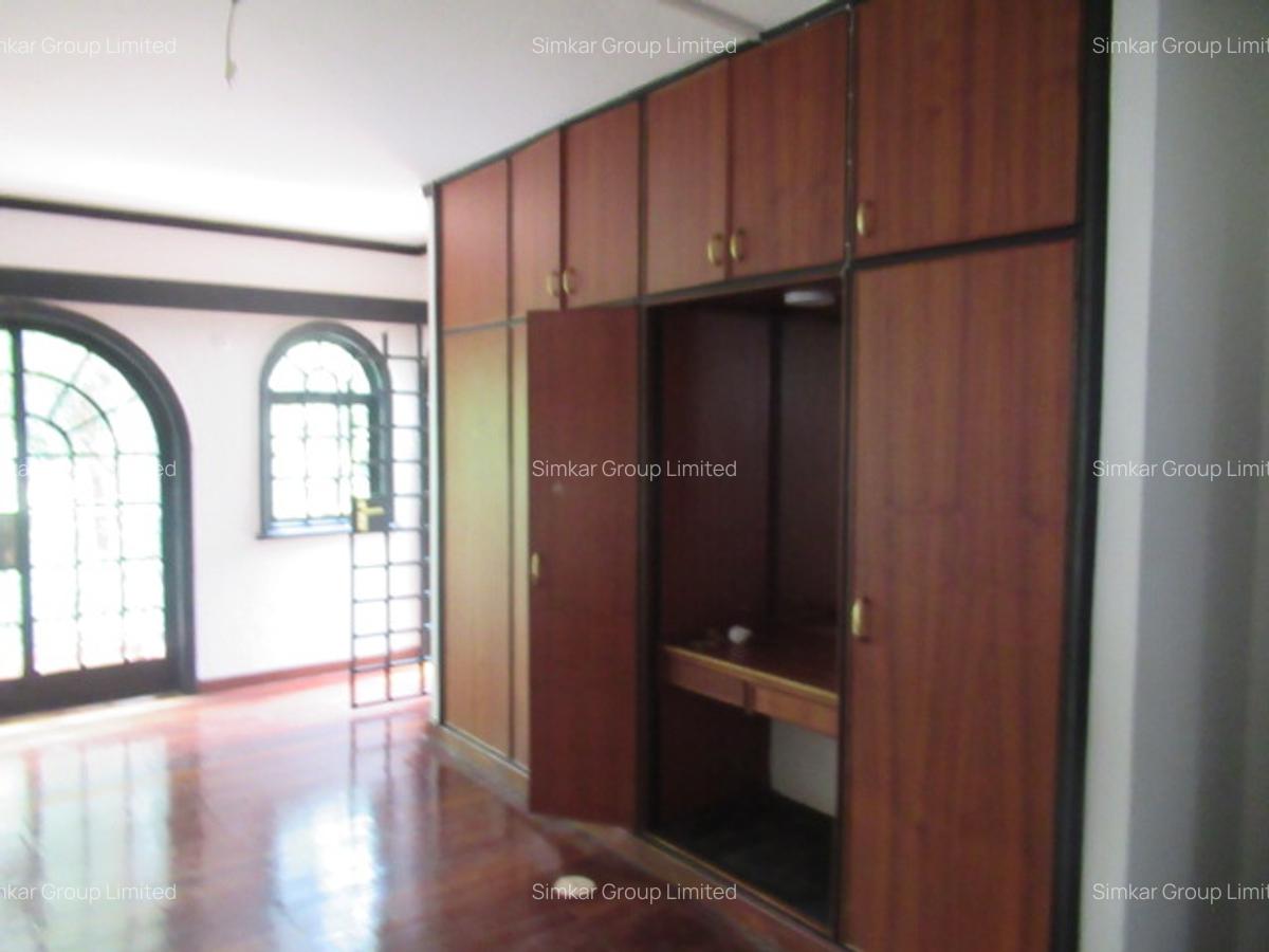 4 Bed Townhouse with En Suite at Riverside - 11