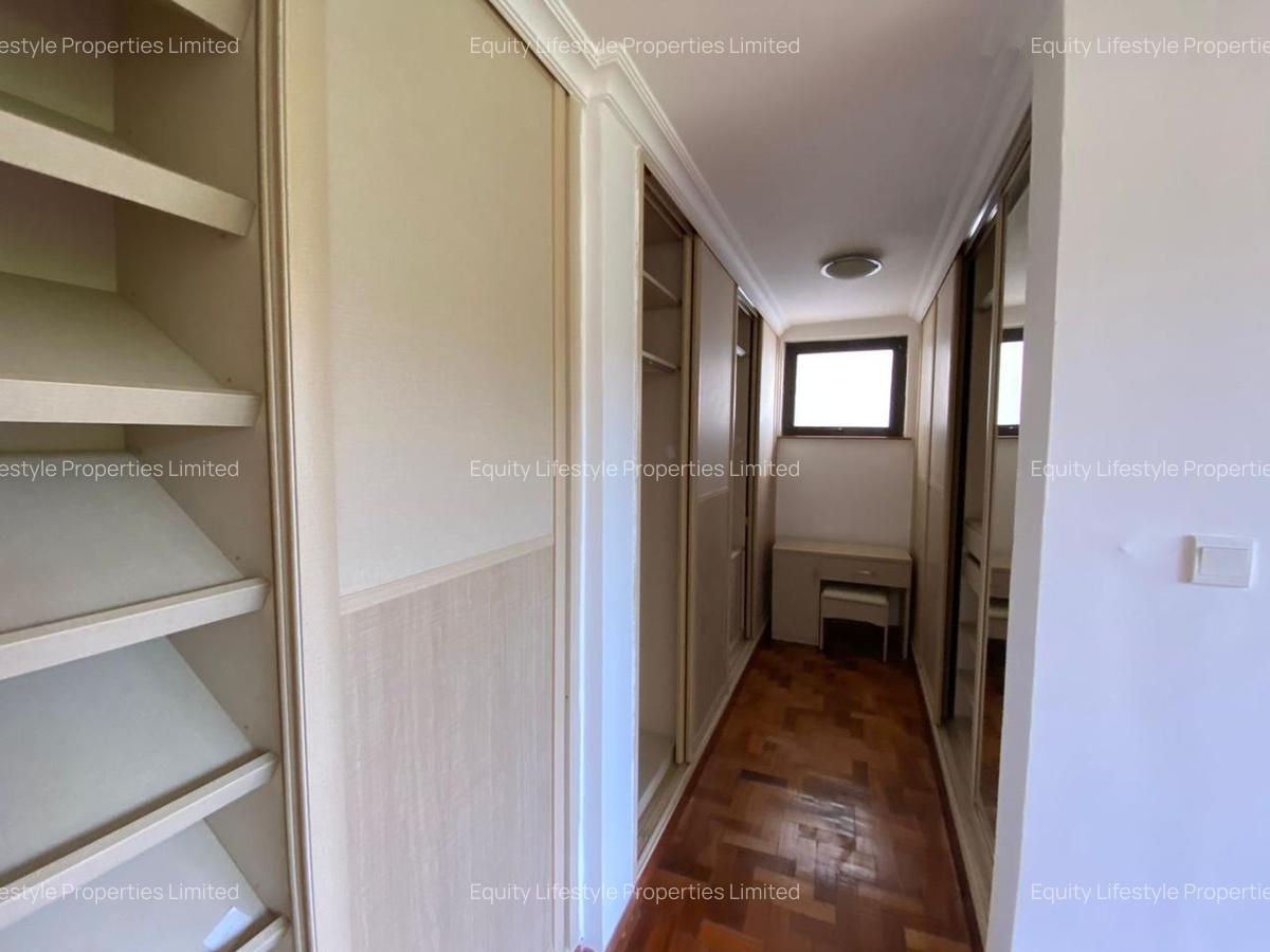 3 Bed Apartment with Swimming Pool in Riverside - 3