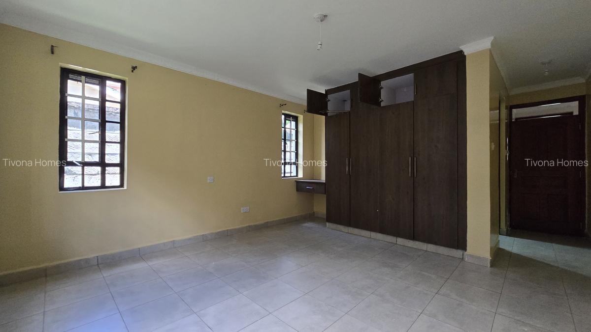 5 Bed House with En Suite in Garden Estate - 12