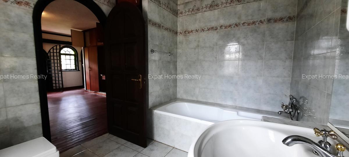 4 Bed Villa with En Suite in Lavington - 16