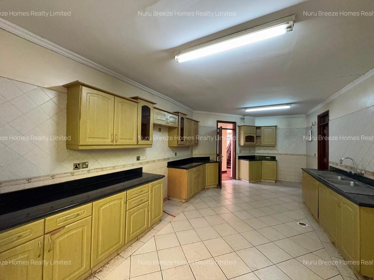 4 Bed Townhouse with En Suite in Kitisuru - 3