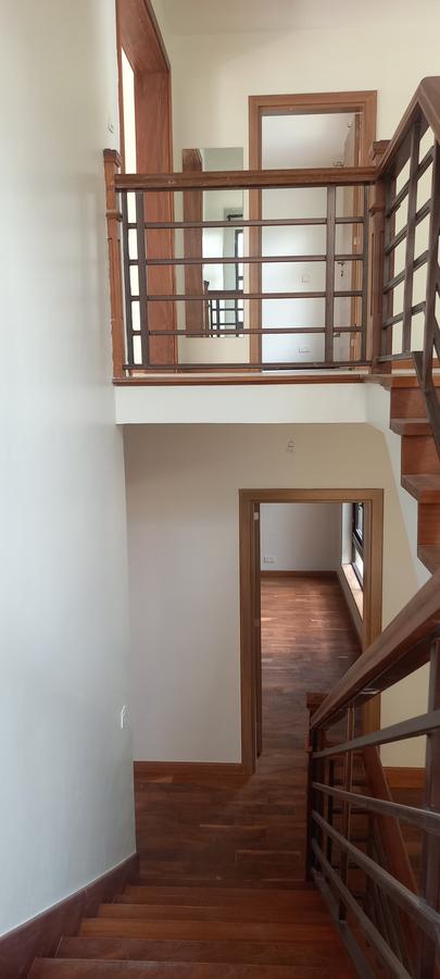 5 Bed Townhouse with En Suite in Lavington - 13