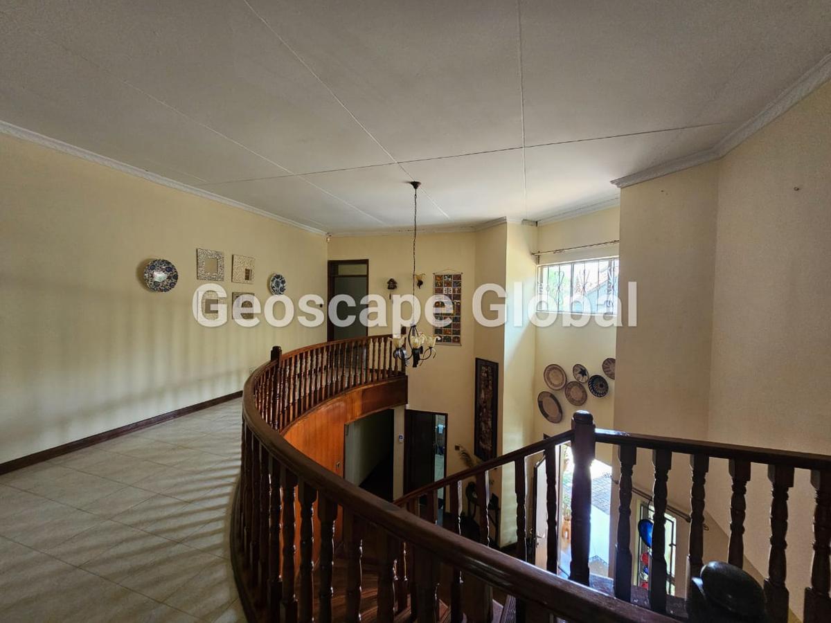 5 Bed House with En Suite in Spring Valley - 6