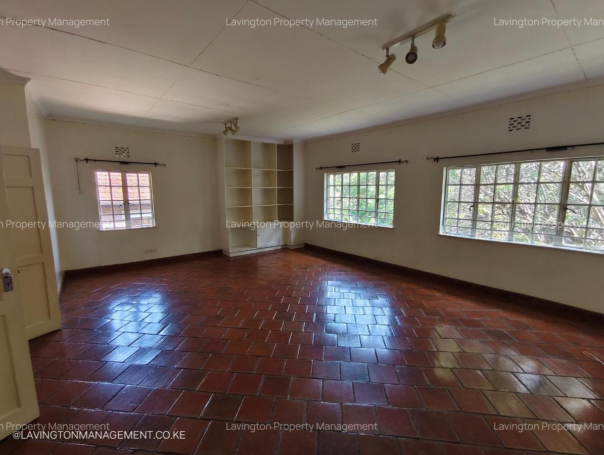 4 Bed House with En Suite at Lavington Green - 19