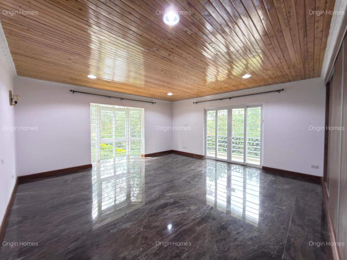 5 Bed House with En Suite at Rosslyn - 5