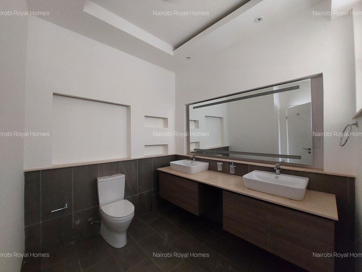 4 Bed Apartment with En Suite at Riverside Drive - 13