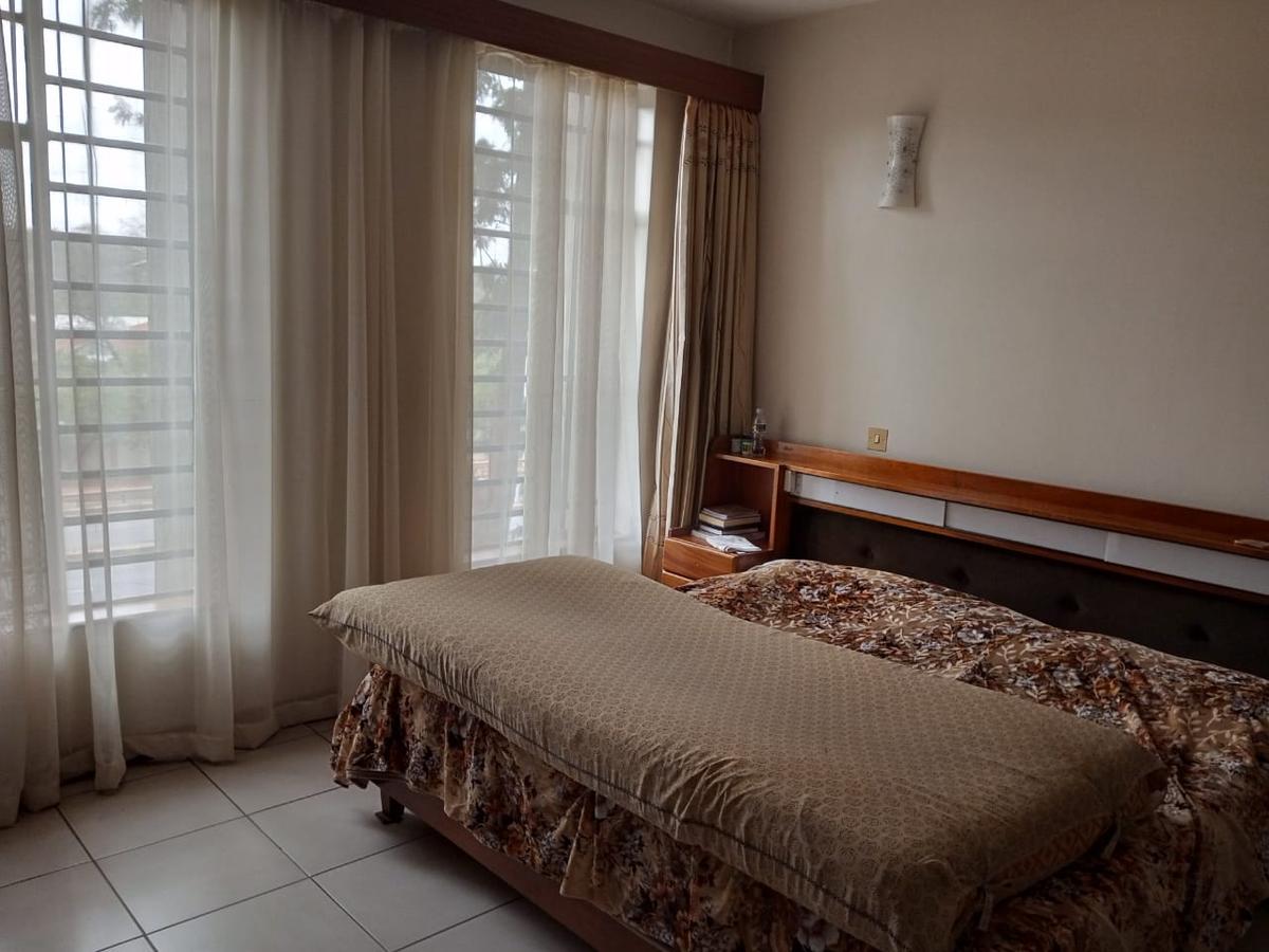 3 Bed Apartment with En Suite in Parklands - 10