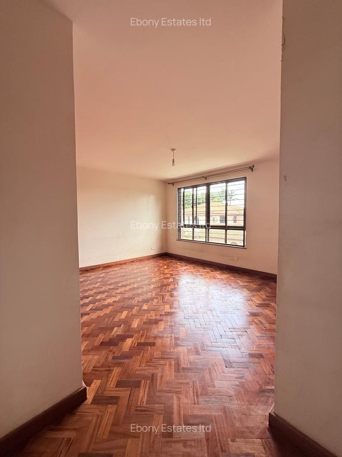 5 Bed Townhouse with En Suite in Lavington - 6