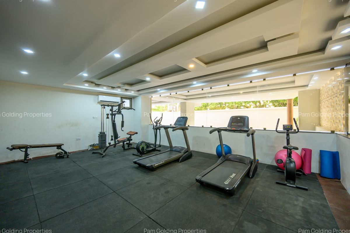 Serviced 2 Bed Apartment with En Suite at 1St Avenue - 13