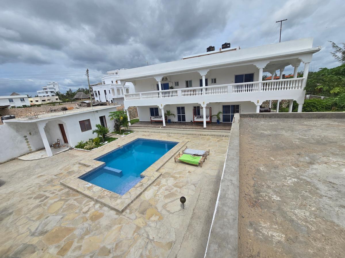 6 Bed House with En Suite in Watamu - 3