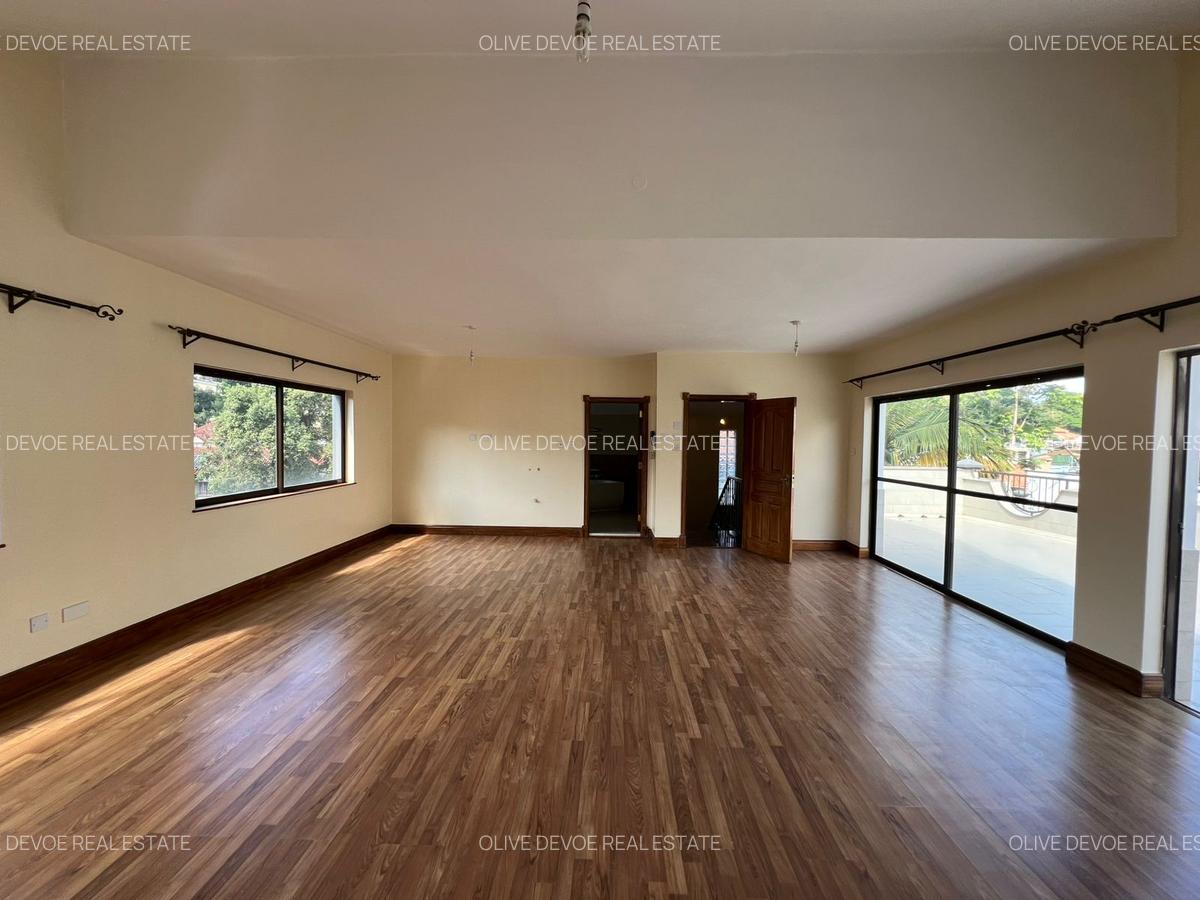 5 Bed Townhouse with En Suite in Westlands Area - 10