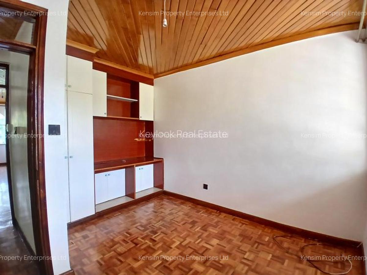 5 Bed Townhouse with En Suite in Lavington - 2