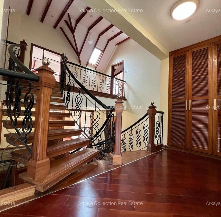 5 Bed House with En Suite in Lavington - 10