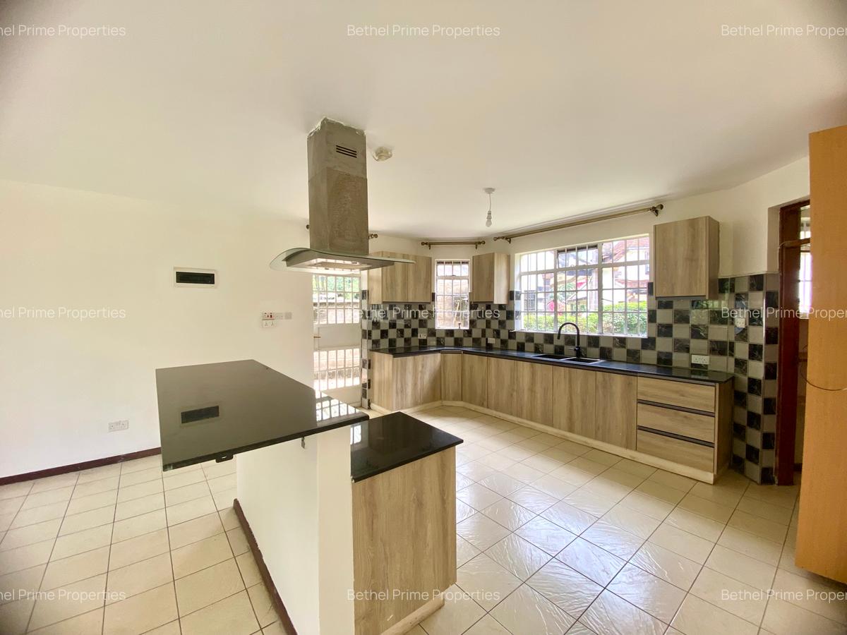 4 Bed Townhouse with En Suite in Spring Valley - 18