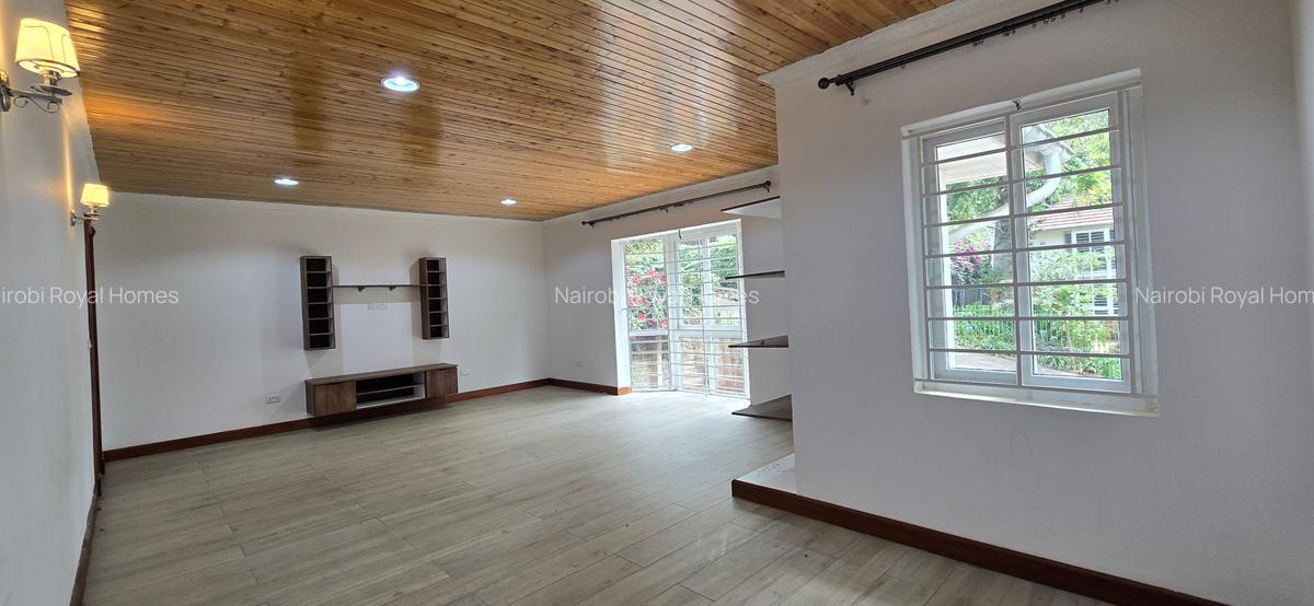 5 Bed Townhouse with En Suite at Rosslyn Lone Tree - 15