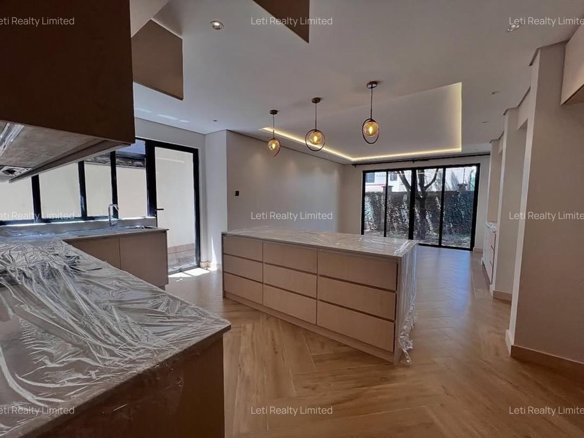 5 Bed Townhouse with En Suite in Lavington - 4