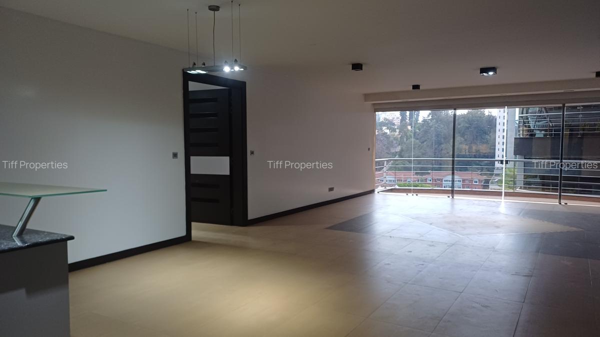 3 Bed Apartment in Riverside - 3