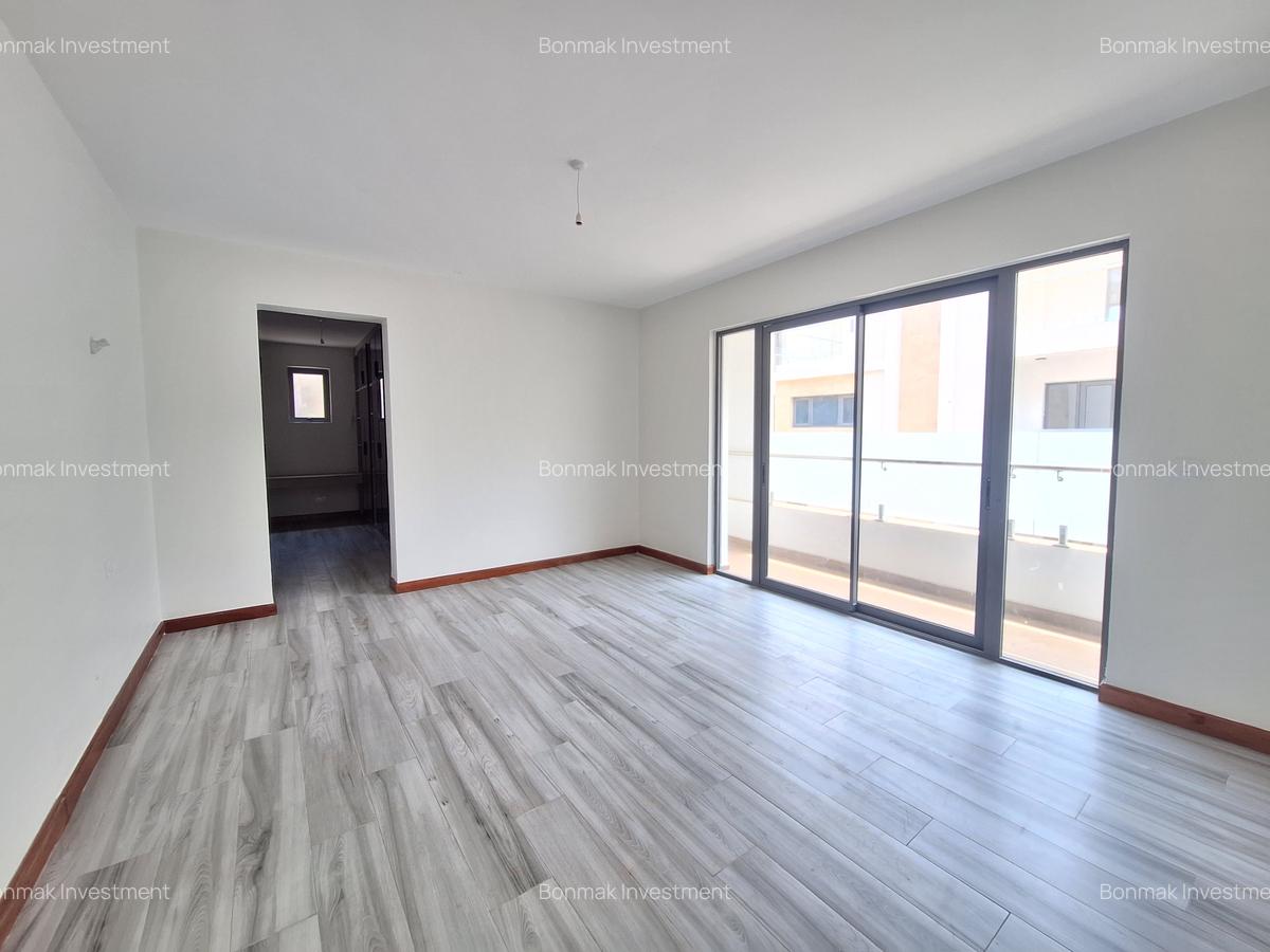 5 Bed Townhouse with En Suite at Lavington - 11