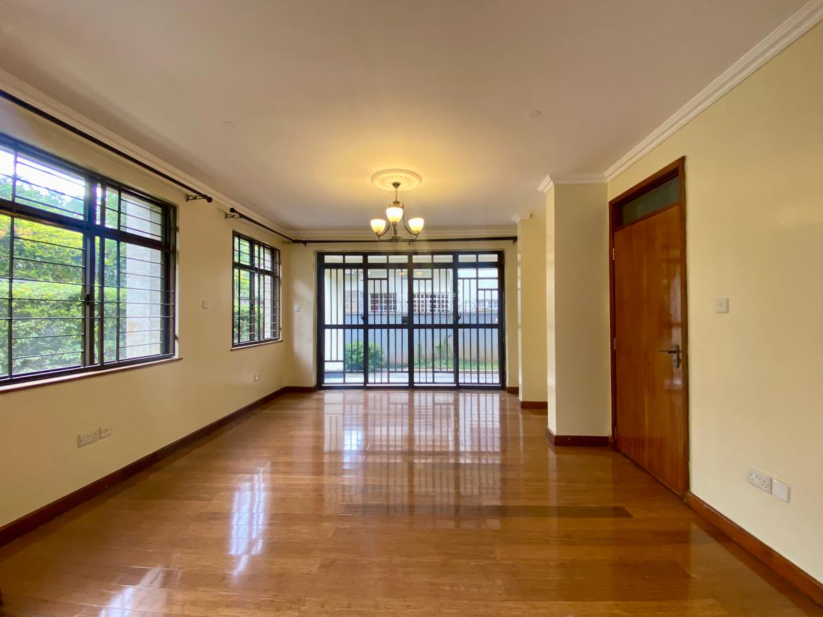 5 Bed Townhouse with En Suite in Lavington - 3