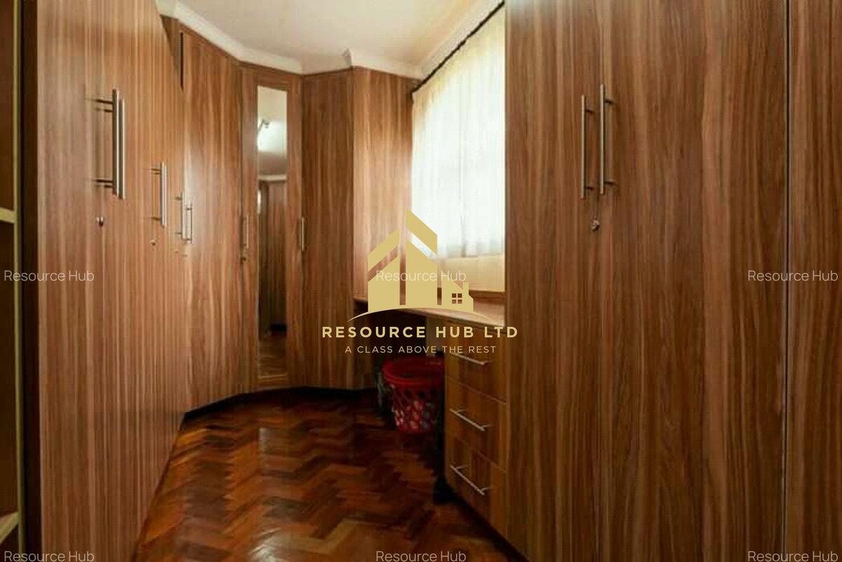 5 Bed Apartment with En Suite at Dennis Pritt - 13