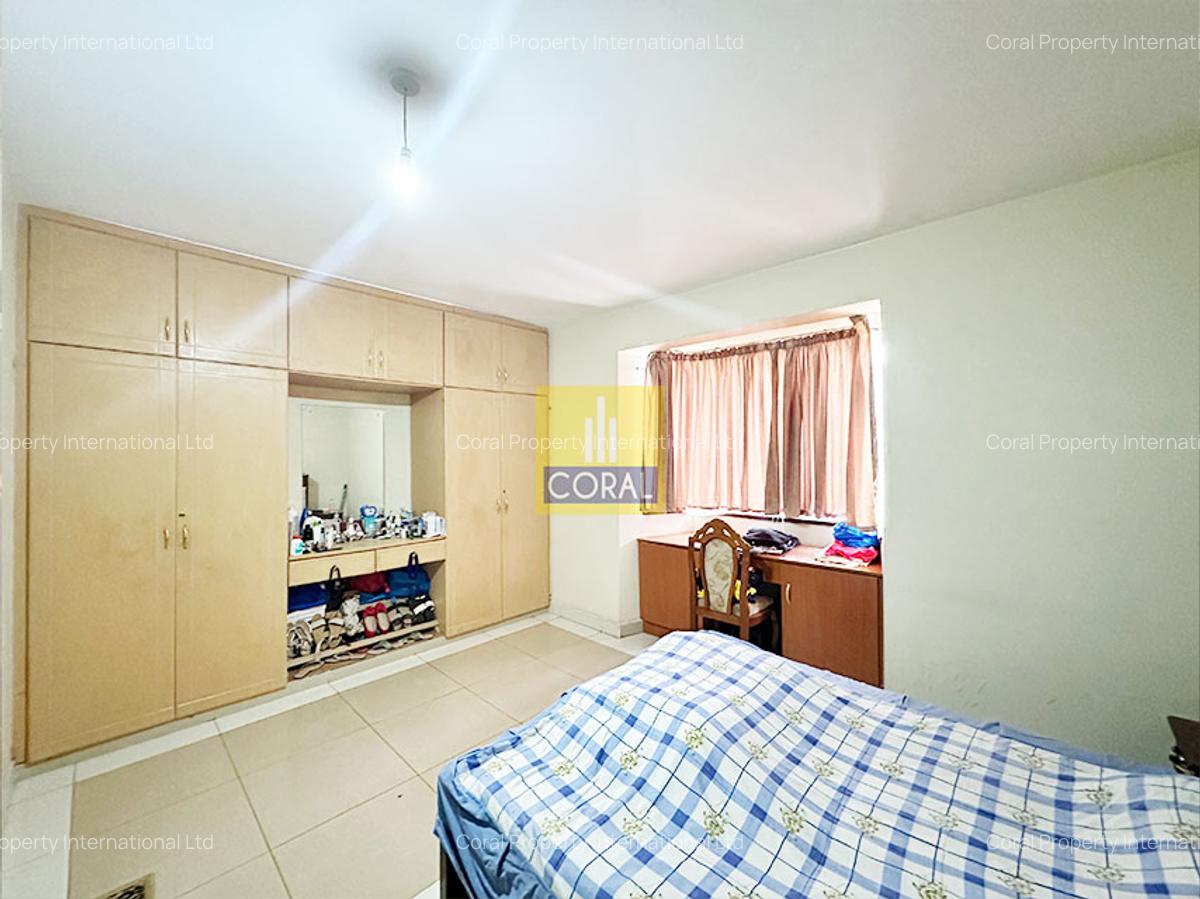 3 Bed Apartment with En Suite in Parklands - 12