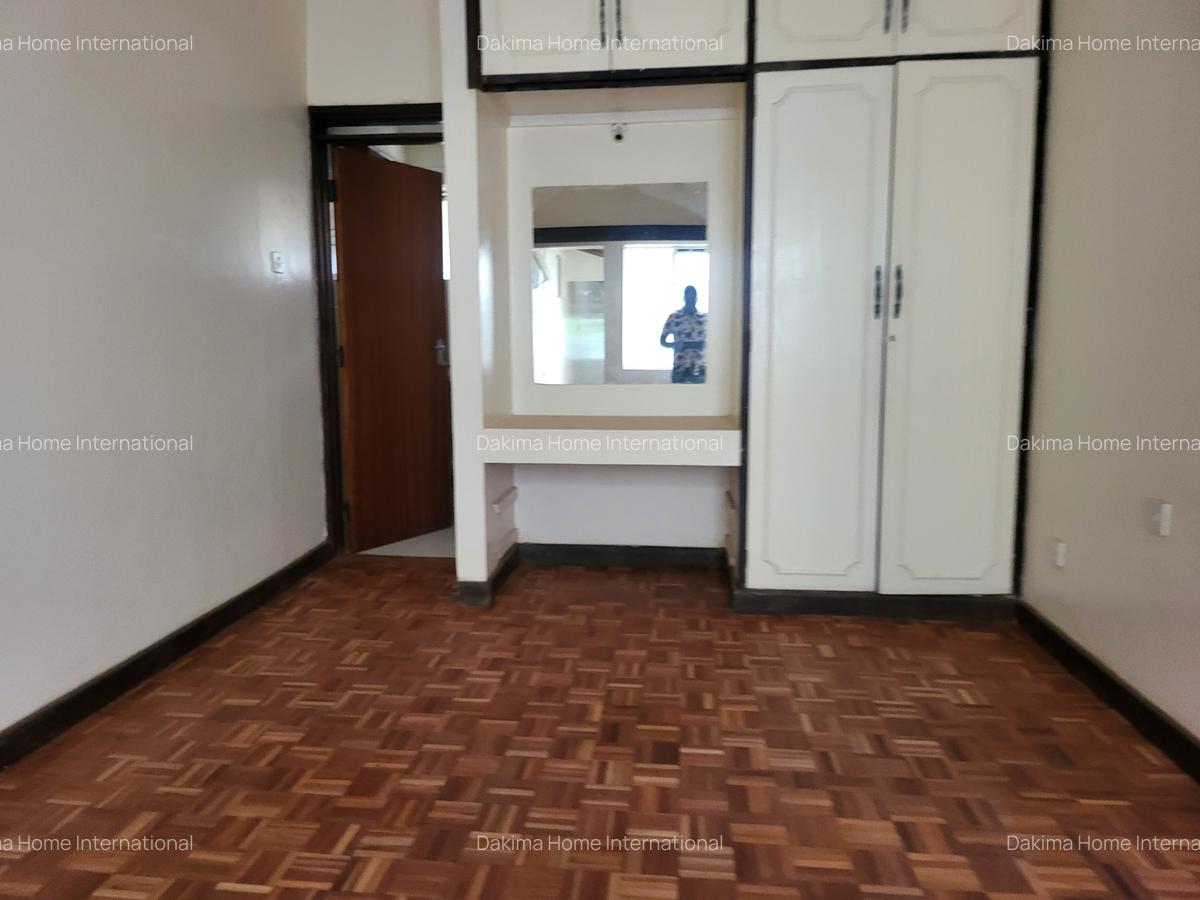 4 Bed Townhouse with En Suite in Spring Valley - 19