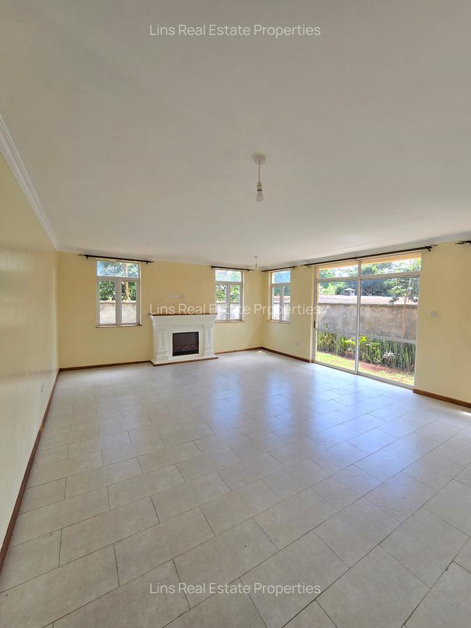 5 Bed Townhouse with En Suite in Kyuna - 2