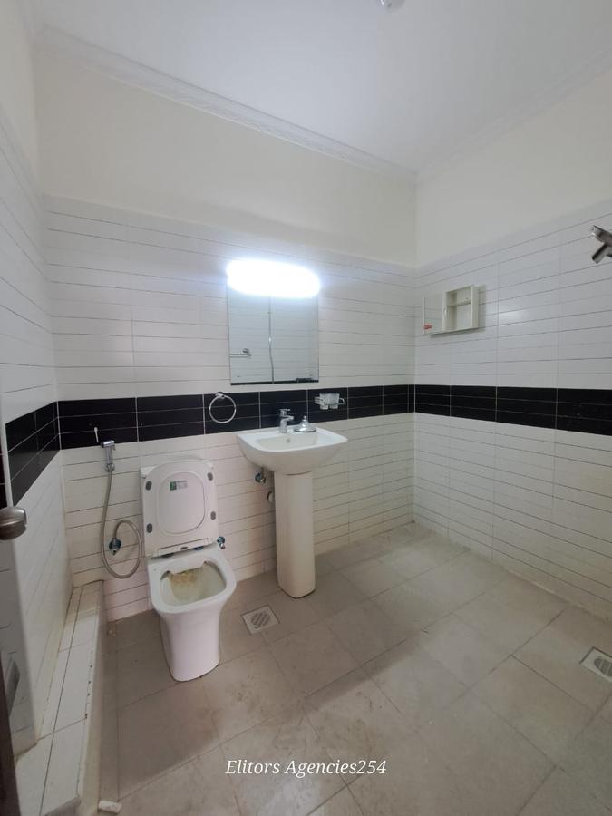 2 Bed Apartment with En Suite at Hatheru Road - 14