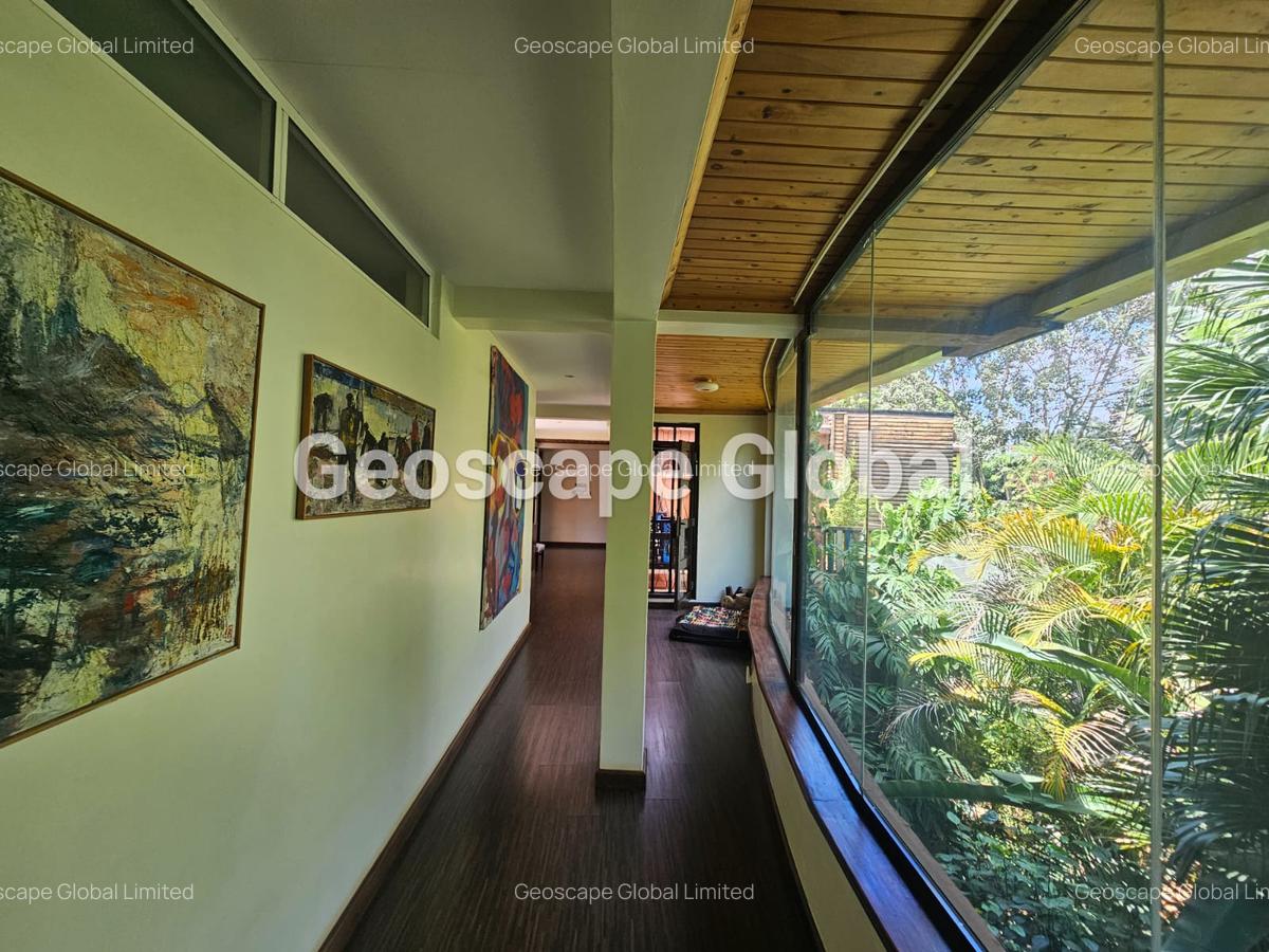 5 Bed House with En Suite in Runda - 2