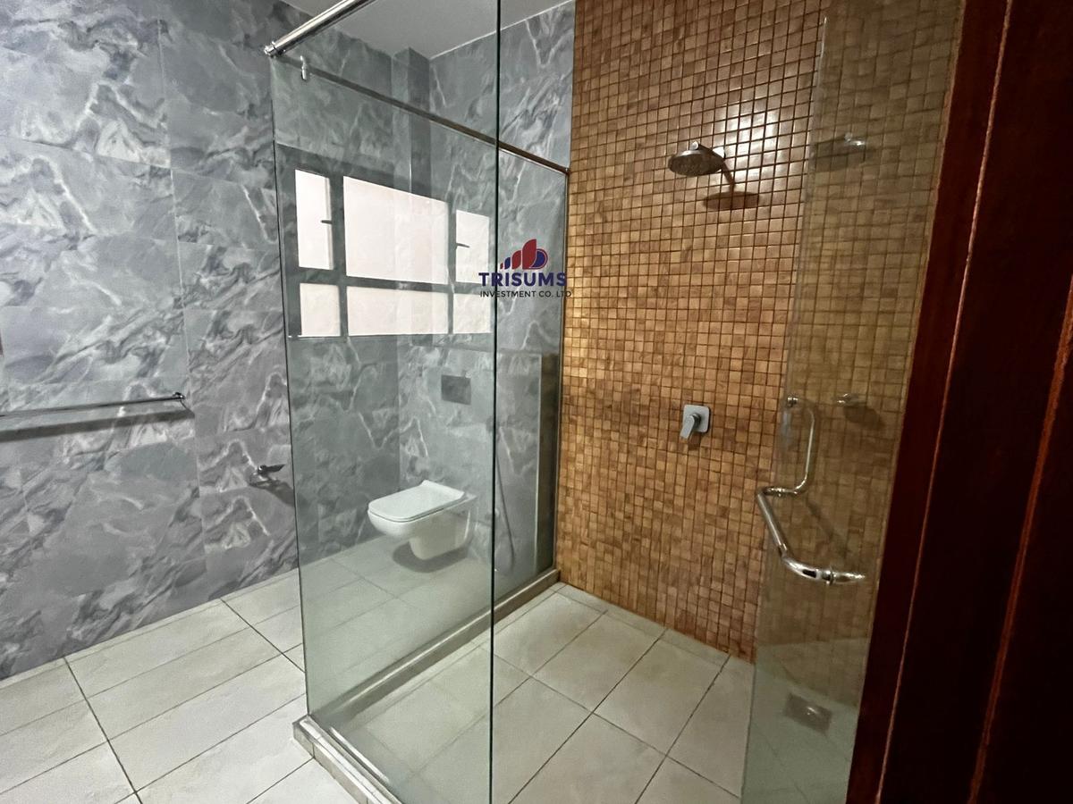 5 Bed Townhouse with En Suite in Westlands Area - 11