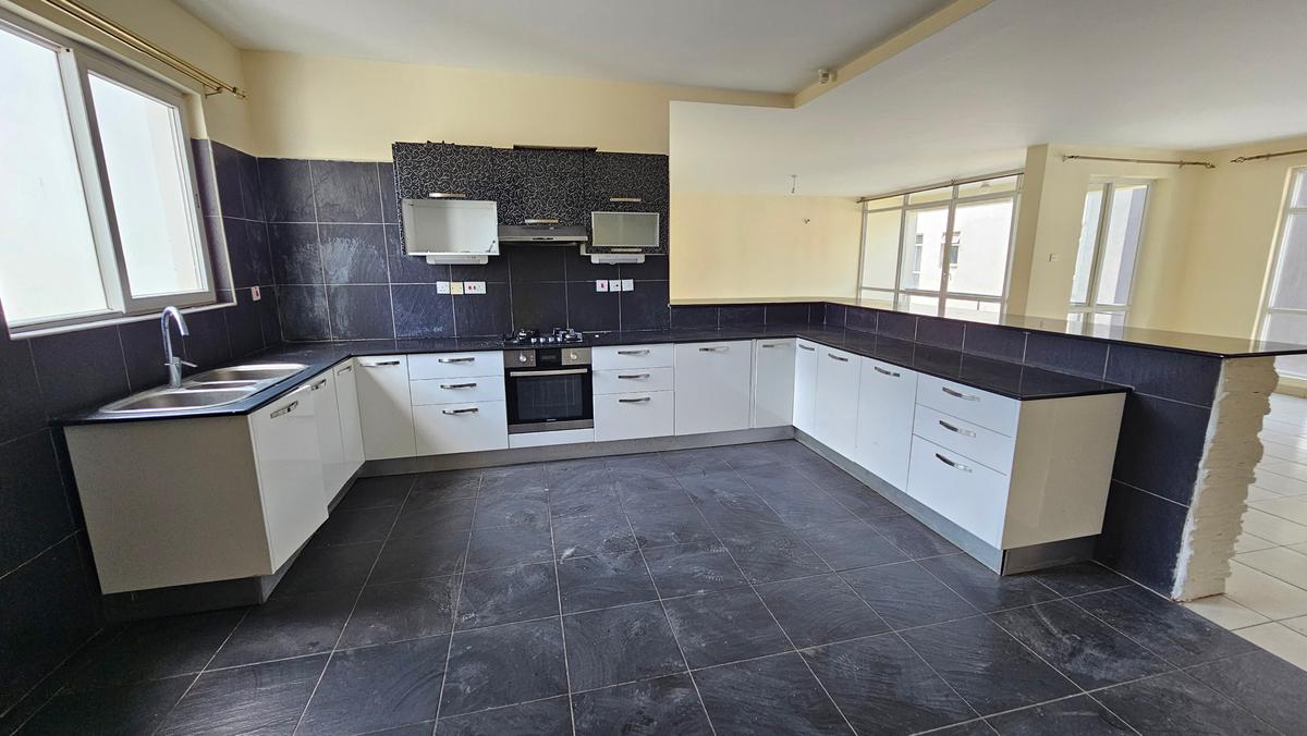 3 Bed Apartment with En Suite in Lavington - 7