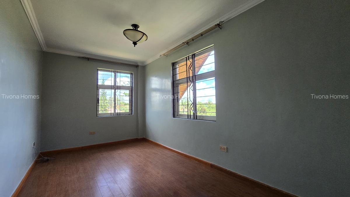 5 Bed House with En Suite in Ridgeways - 18