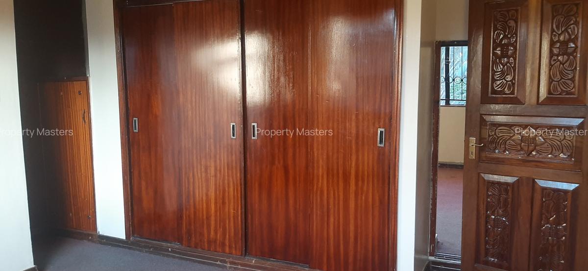 5 Bed House with En Suite at Duom Palm Street - 2