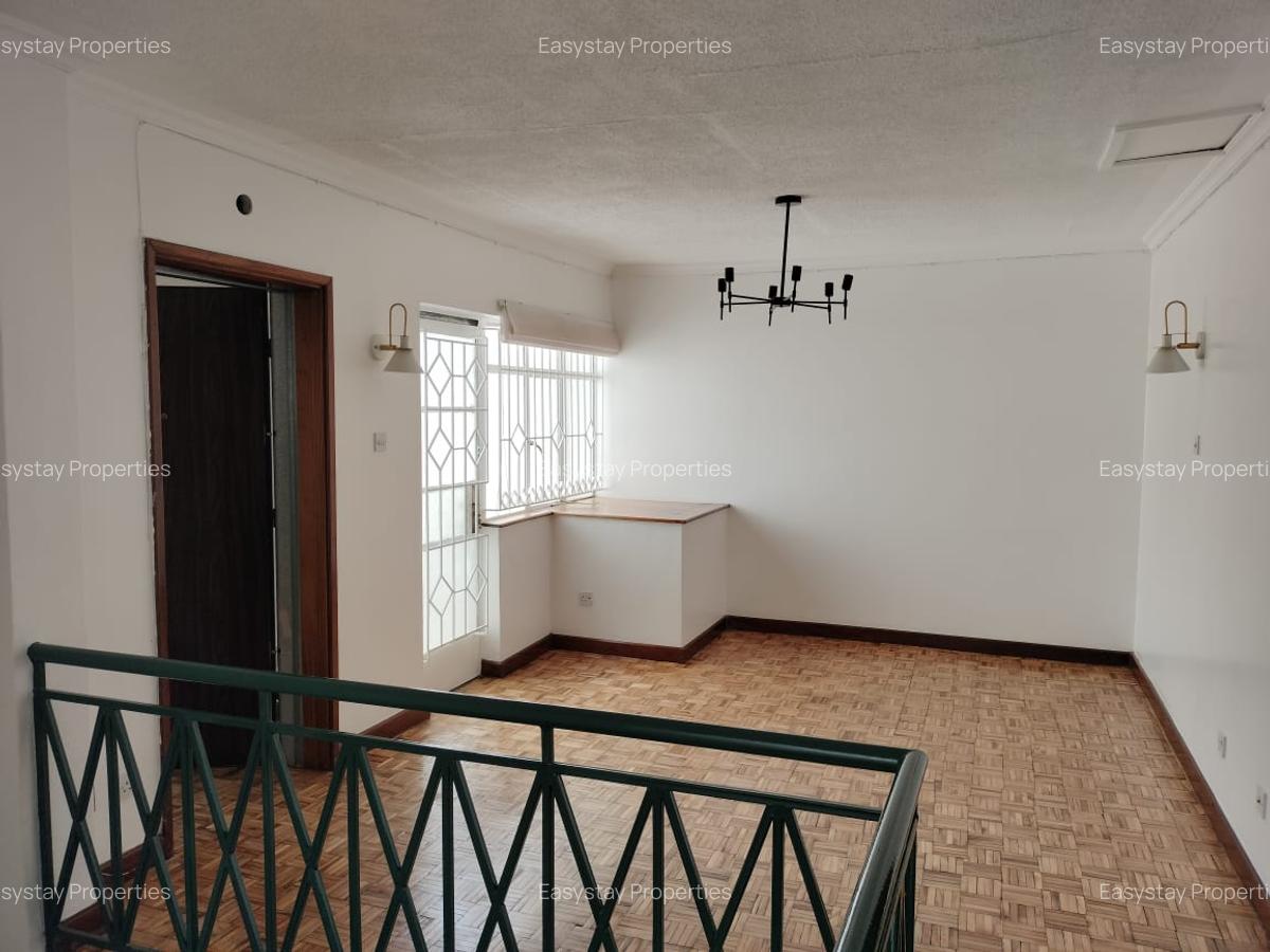 4 Bed Townhouse with En Suite in Lavington - 6