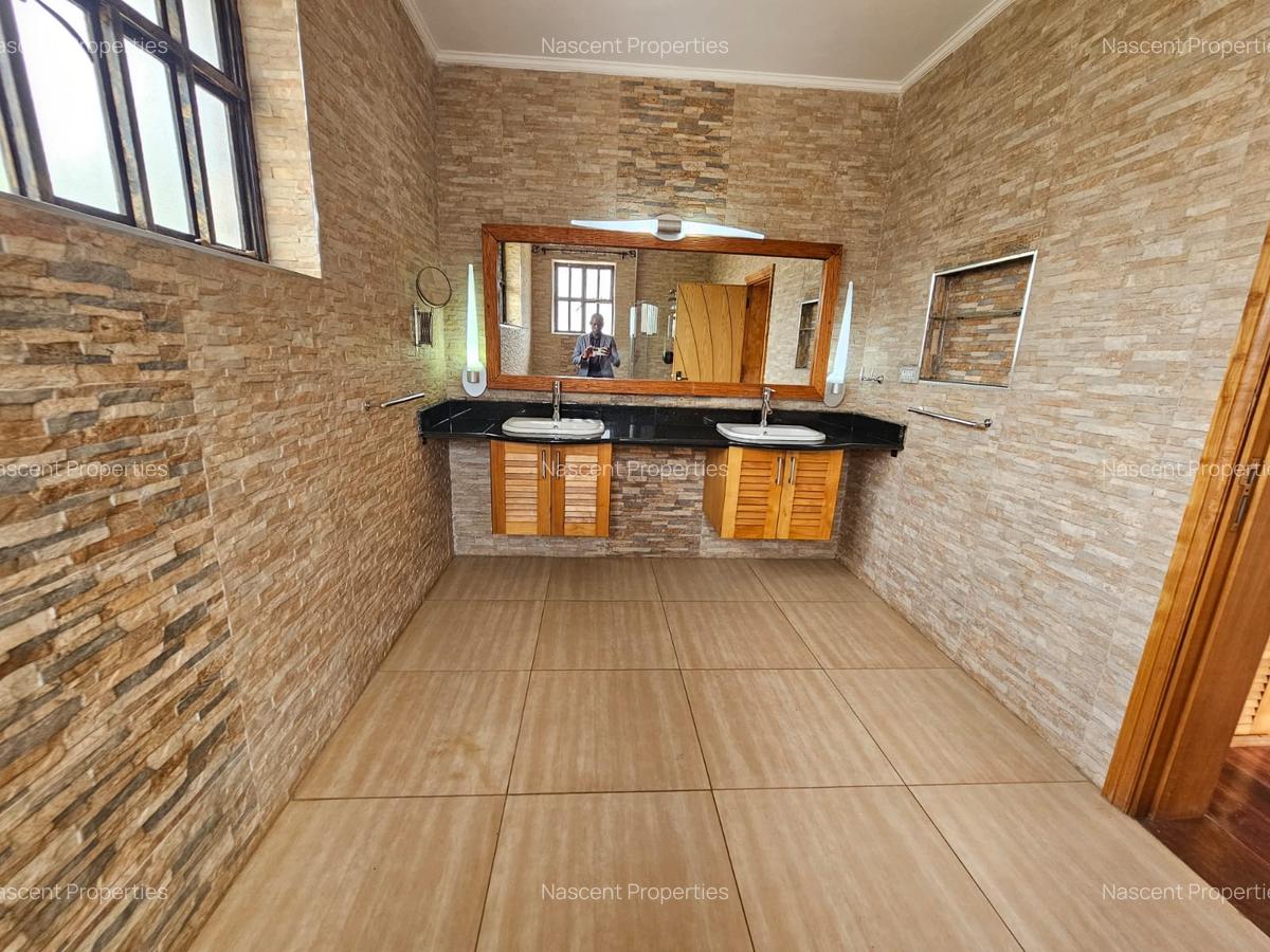 5 Bed House with En Suite in Nyari - 14