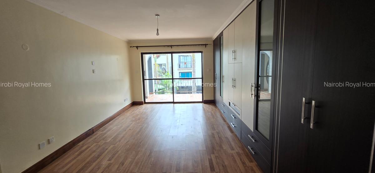 5 Bed Townhouse with En Suite at Grovelia Grove - 14